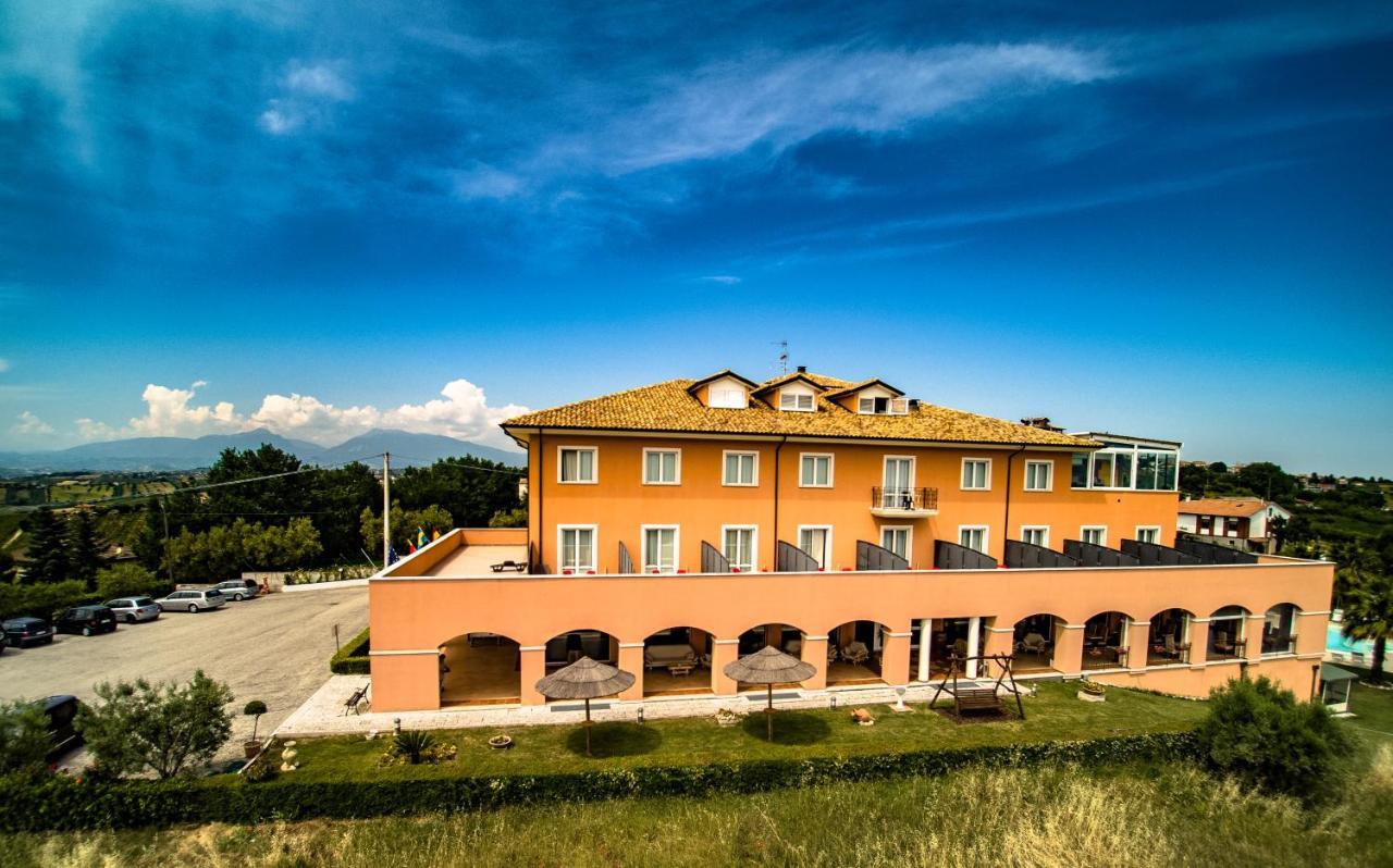 Villa Susanna Degli Ulivi - Resort&Spa Colonnella Esterno foto